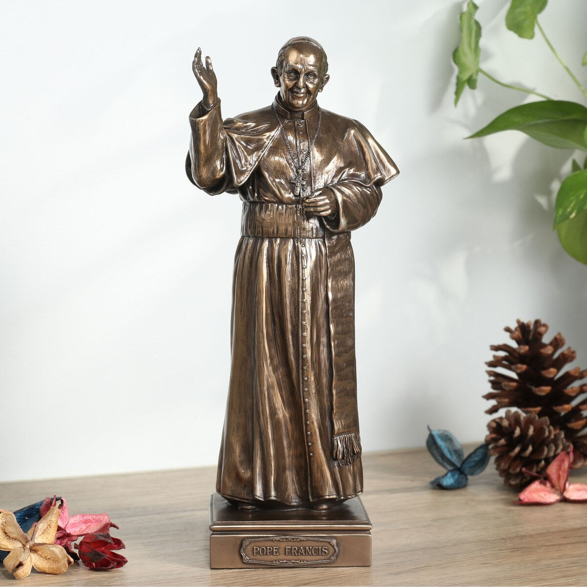 11.02 H PAPST FRANZISKUS Kaltgussbronze - 3,74 x 4,33 x 11,02