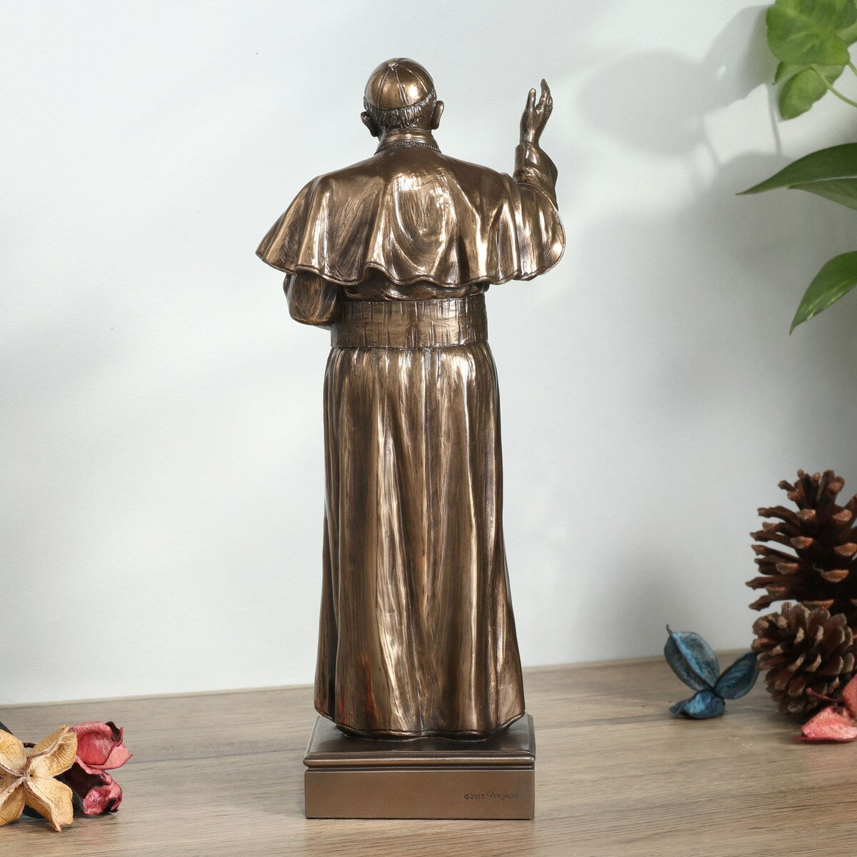 11.02 H PAPST FRANZISKUS Kaltgussbronze - 3,74 x 4,33 x 11,02