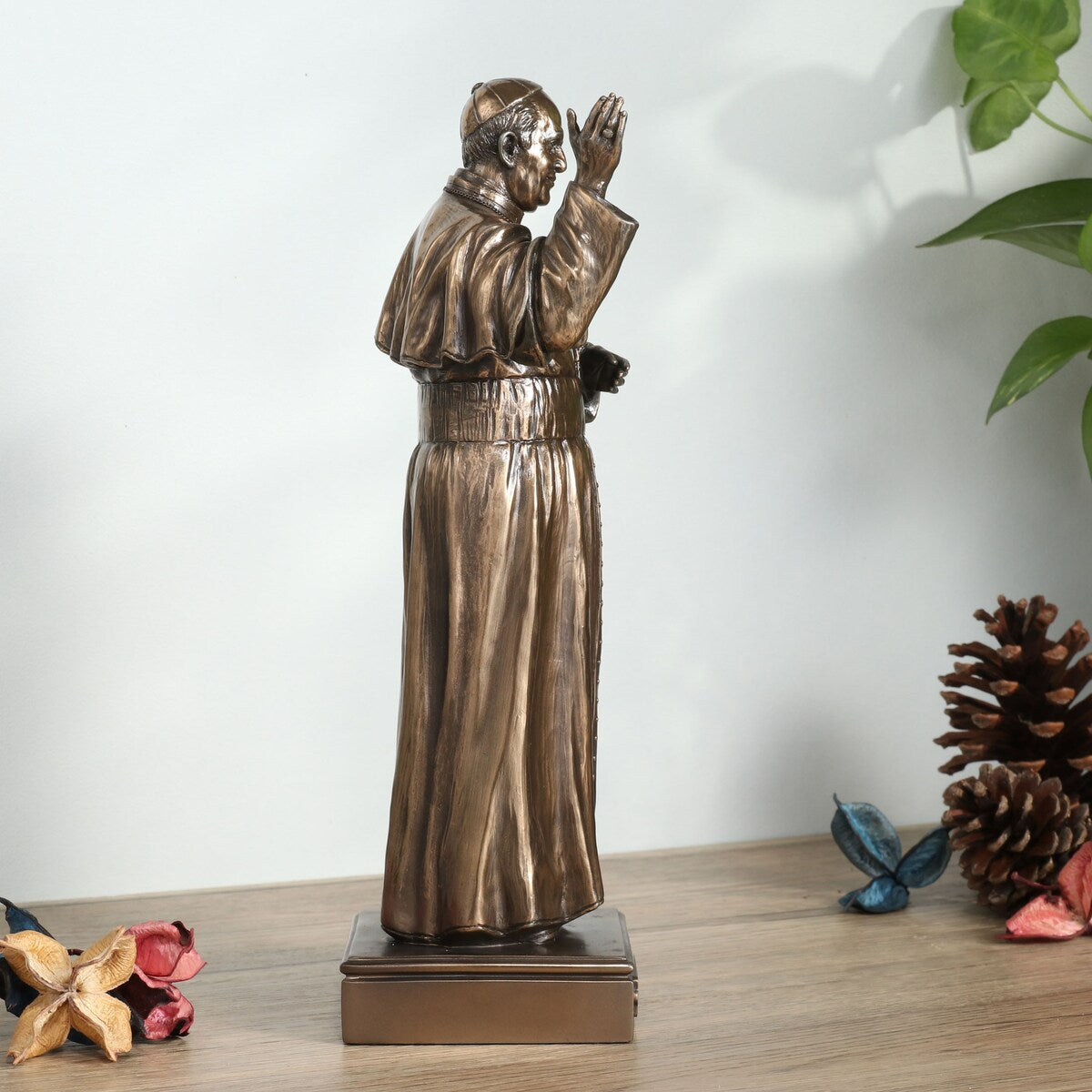 11.02 H PAPST FRANZISKUS Kaltgussbronze - 3,74 x 4,33 x 11,02