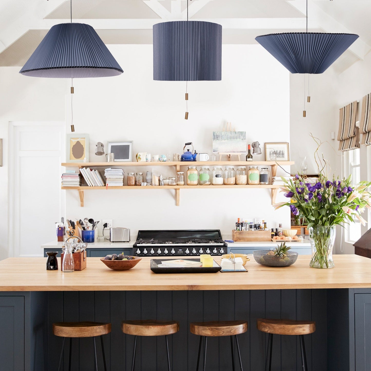 16-23 Postmoderne LED-Pendelleuchte mit verstellbarem Schirm