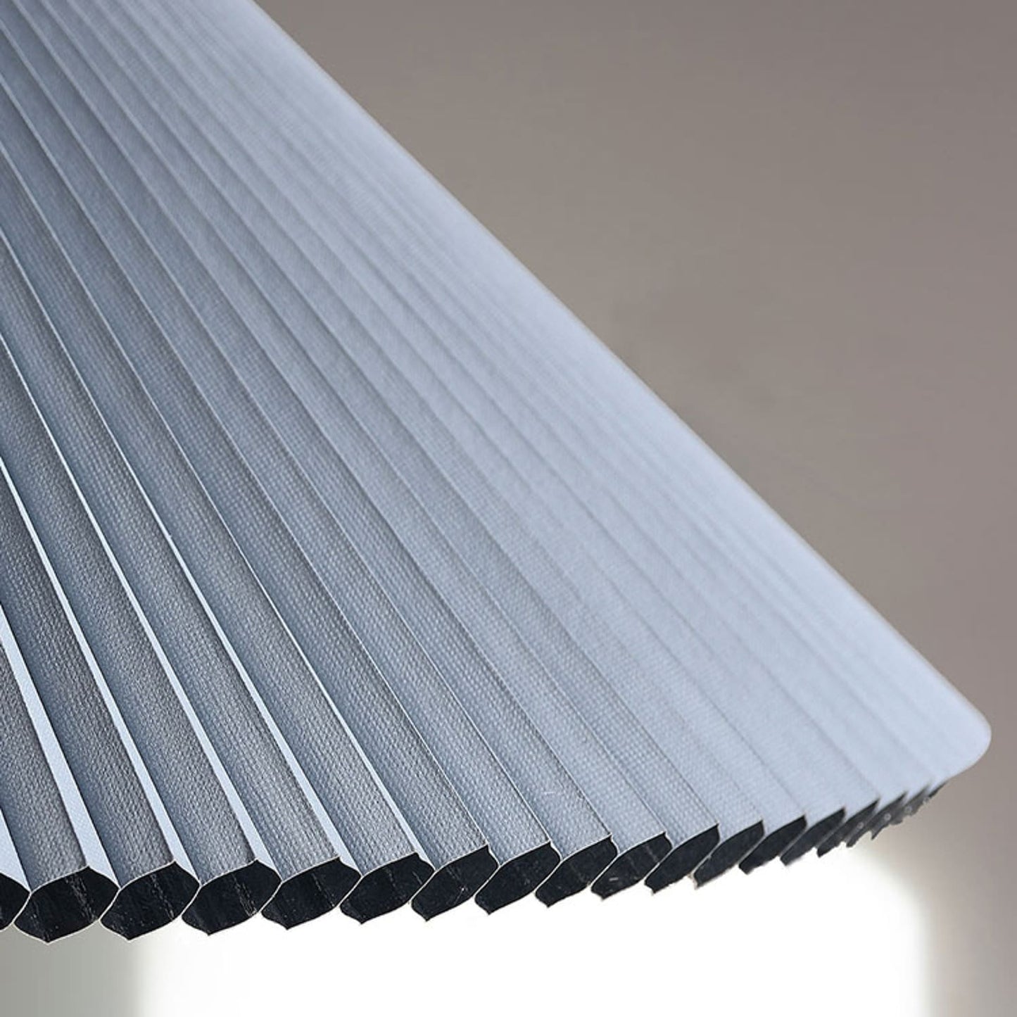 16-23 Postmoderne LED-Pendelleuchte mit verstellbarem Schirm