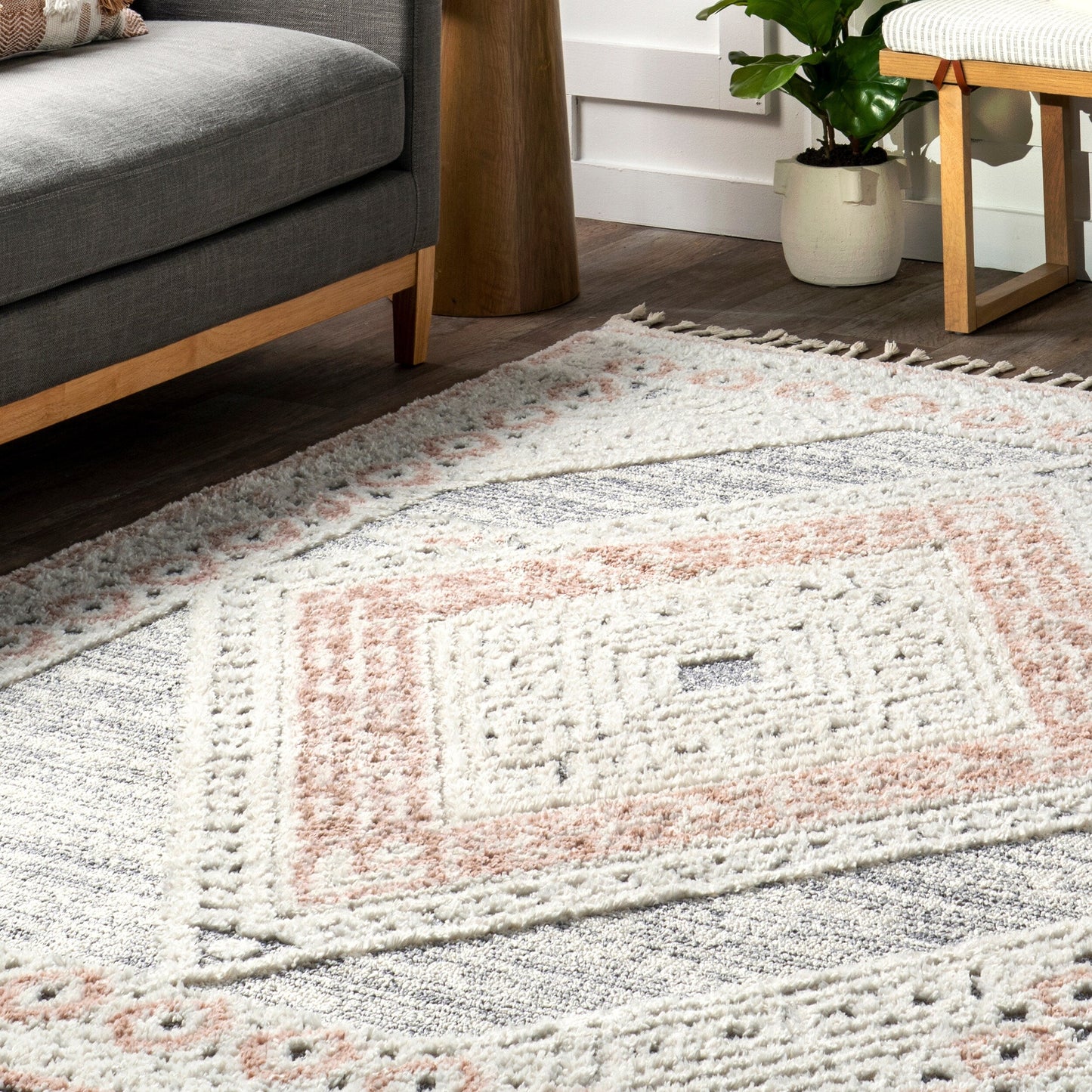 Nuloom-Akazien-Teppich mit Rautenquasten