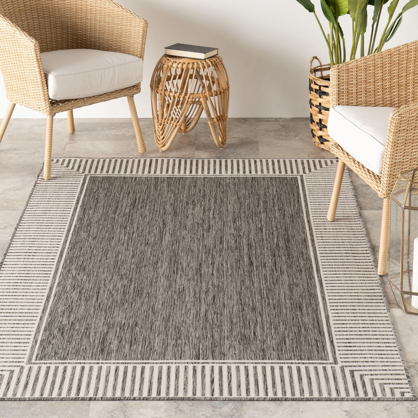 Nuloom Leah Classic Bordered Indoor/Outdoor-Teppich