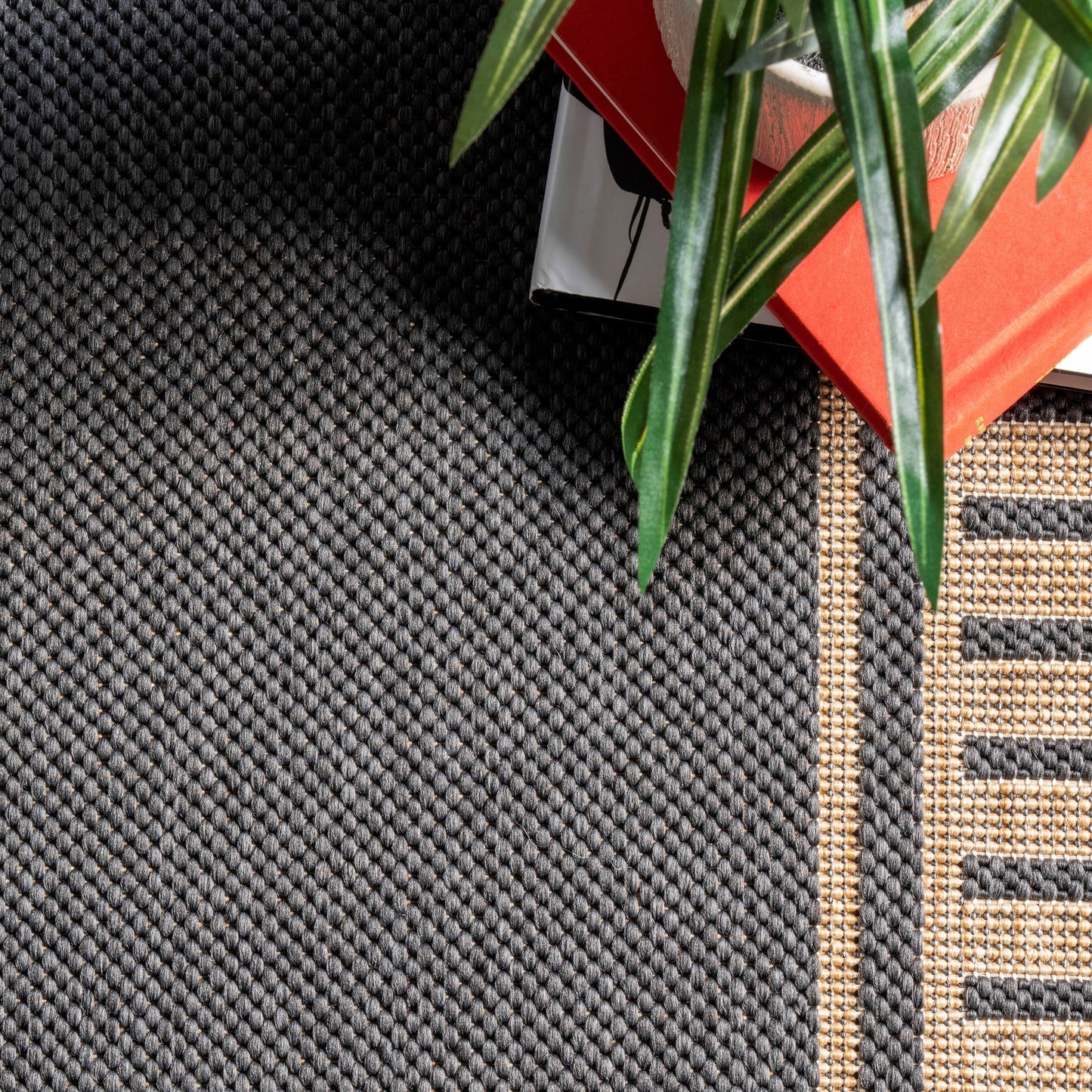 Nuloom Leah Classic Bordered Indoor/Outdoor-Teppich