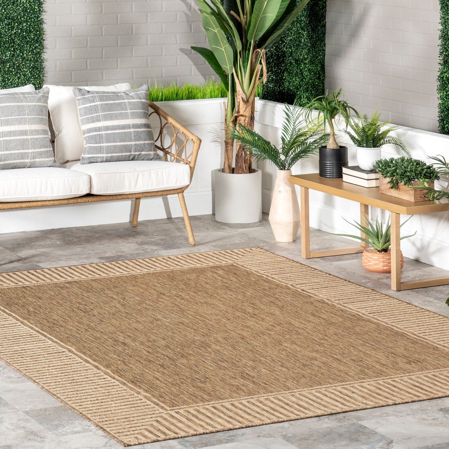 Nuloom Leah Classic Bordered Indoor/Outdoor-Teppich