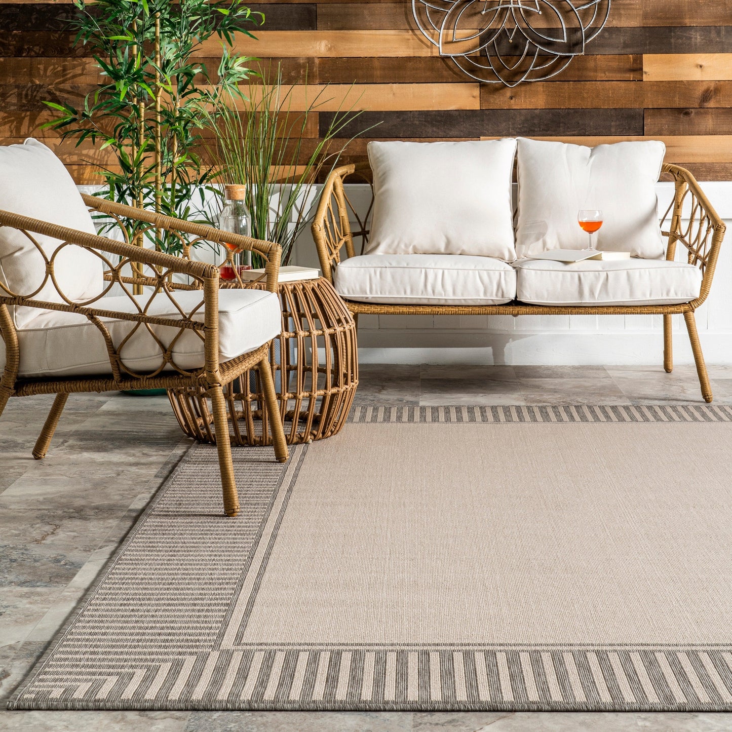 Nuloom Leah Classic Bordered Indoor/Outdoor-Teppich