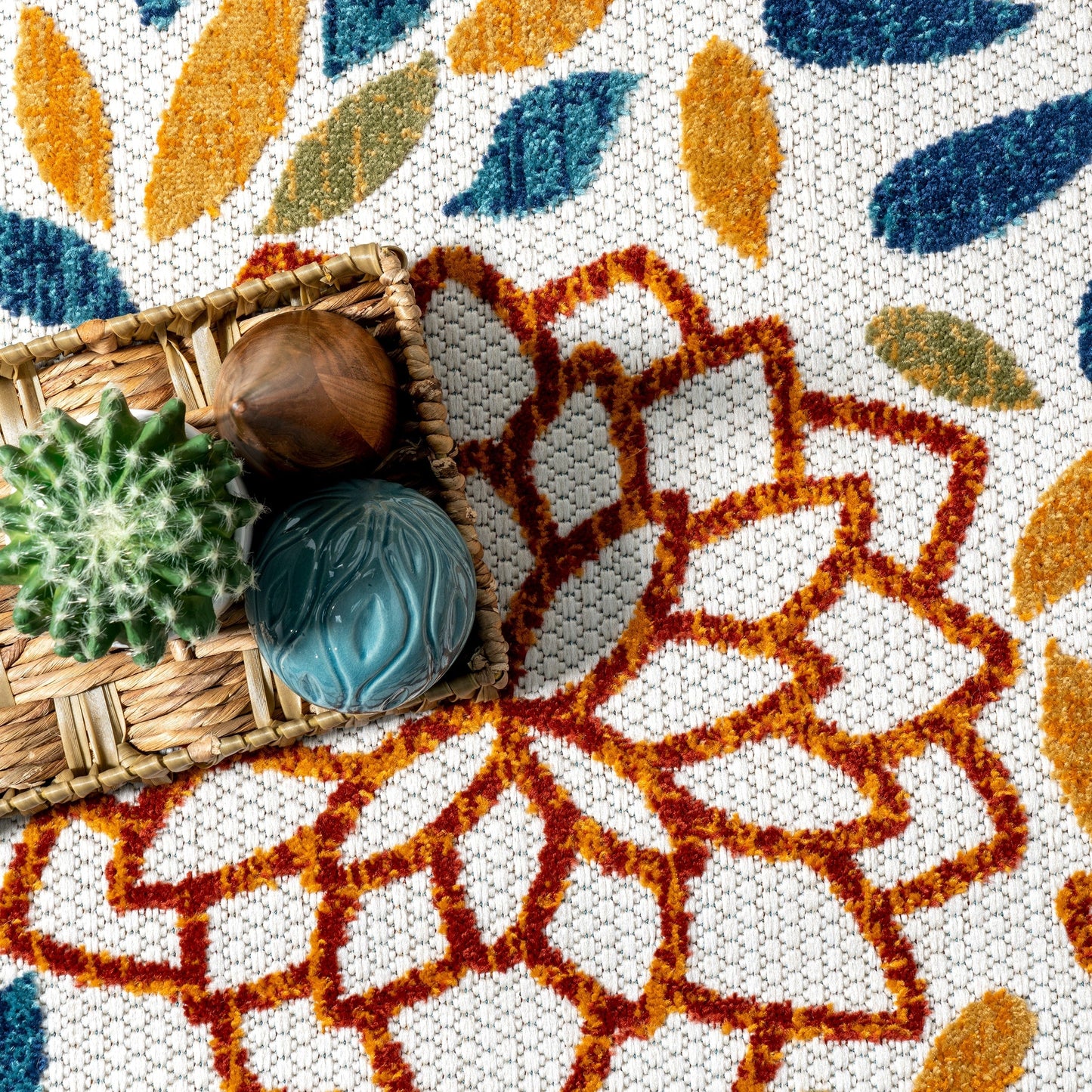 Nuloom Ronda Teppich für drinnen und draußen mit kräftigem Blumenmuster