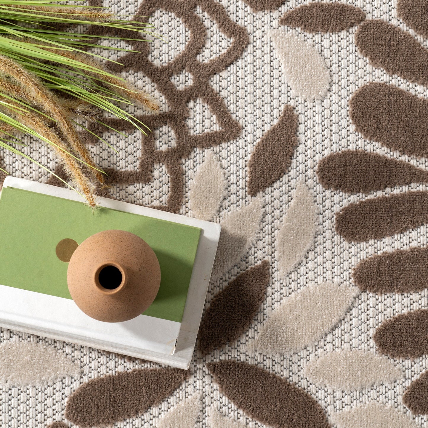 Nuloom Ronda Teppich für drinnen und draußen mit kräftigem Blumenmuster