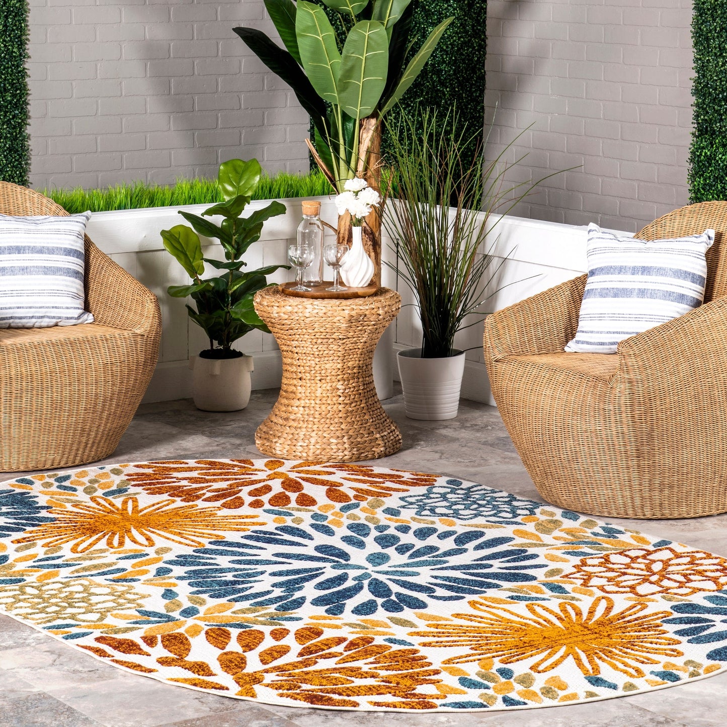Nuloom Ronda Teppich für drinnen und draußen mit kräftigem Blumenmuster