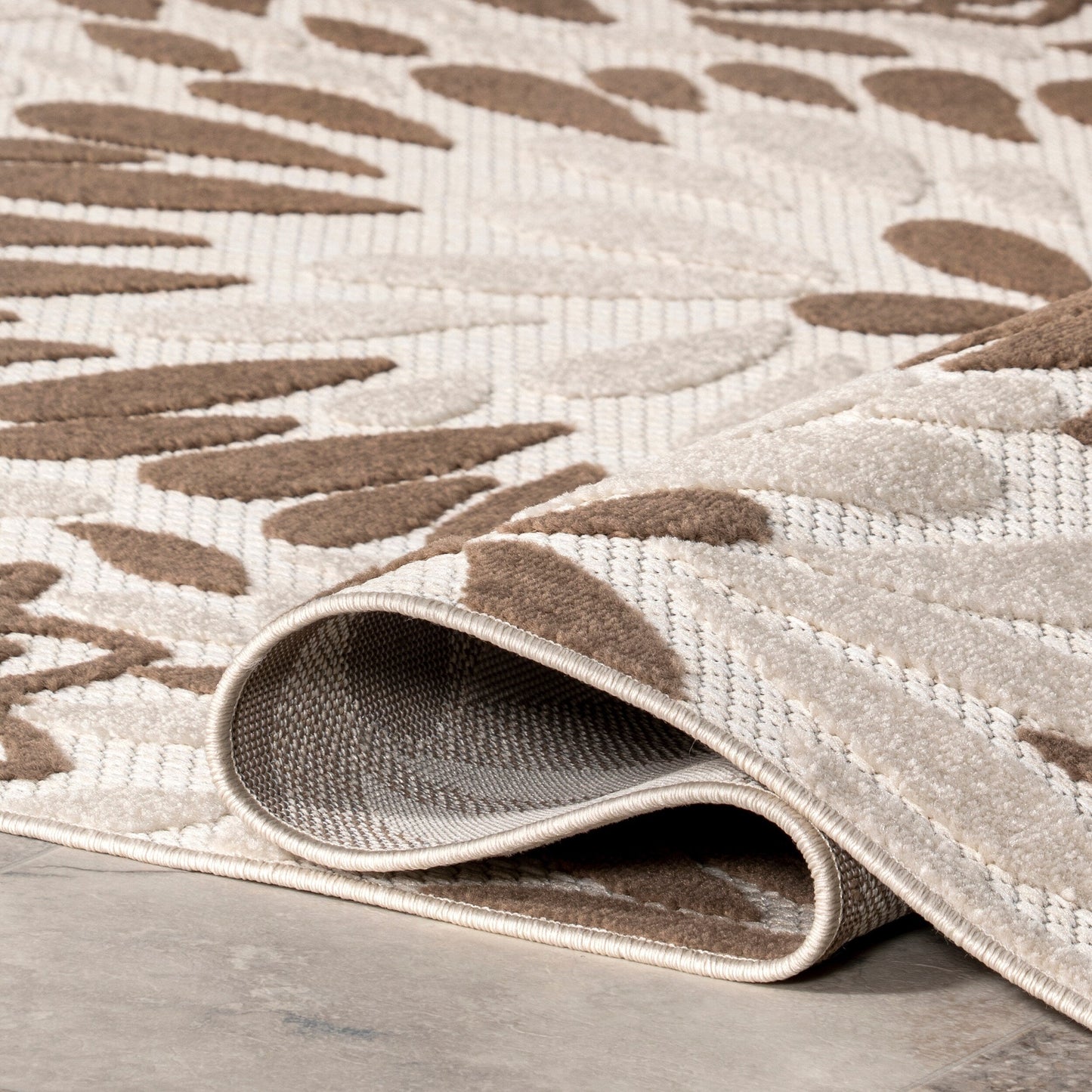 Nuloom Ronda Teppich für drinnen und draußen mit kräftigem Blumenmuster