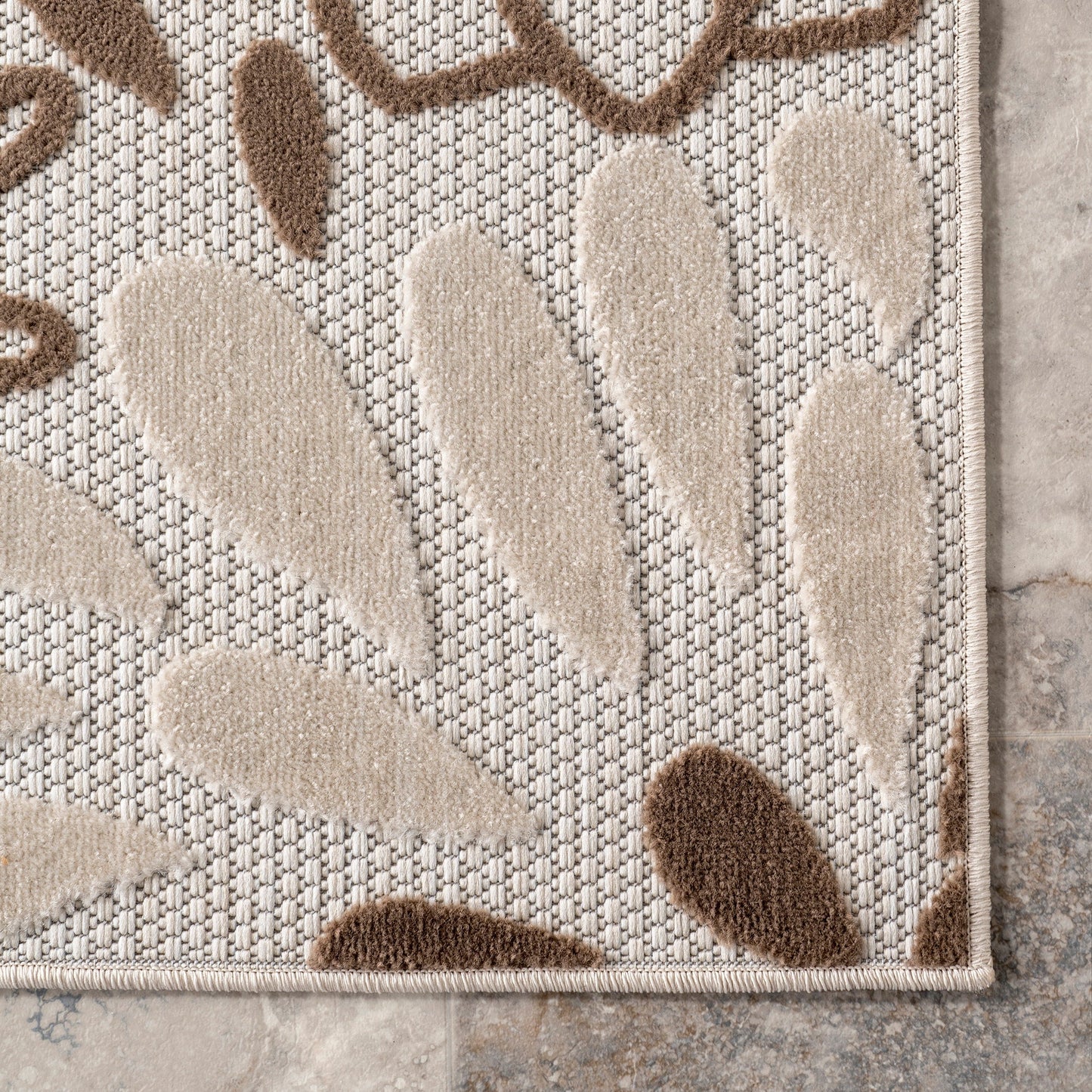 Nuloom Ronda Teppich für drinnen und draußen mit kräftigem Blumenmuster