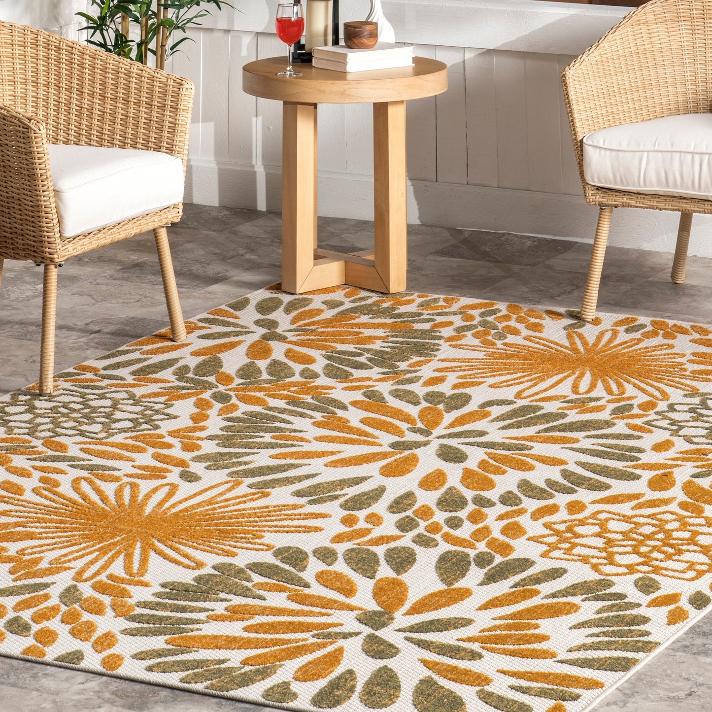 Nuloom Ronda Teppich für drinnen und draußen mit kräftigem Blumenmuster