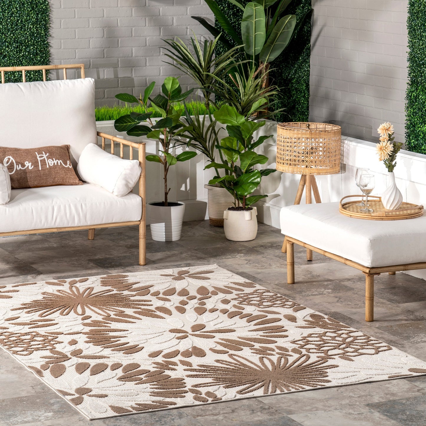 Nuloom Ronda Teppich für drinnen und draußen mit kräftigem Blumenmuster