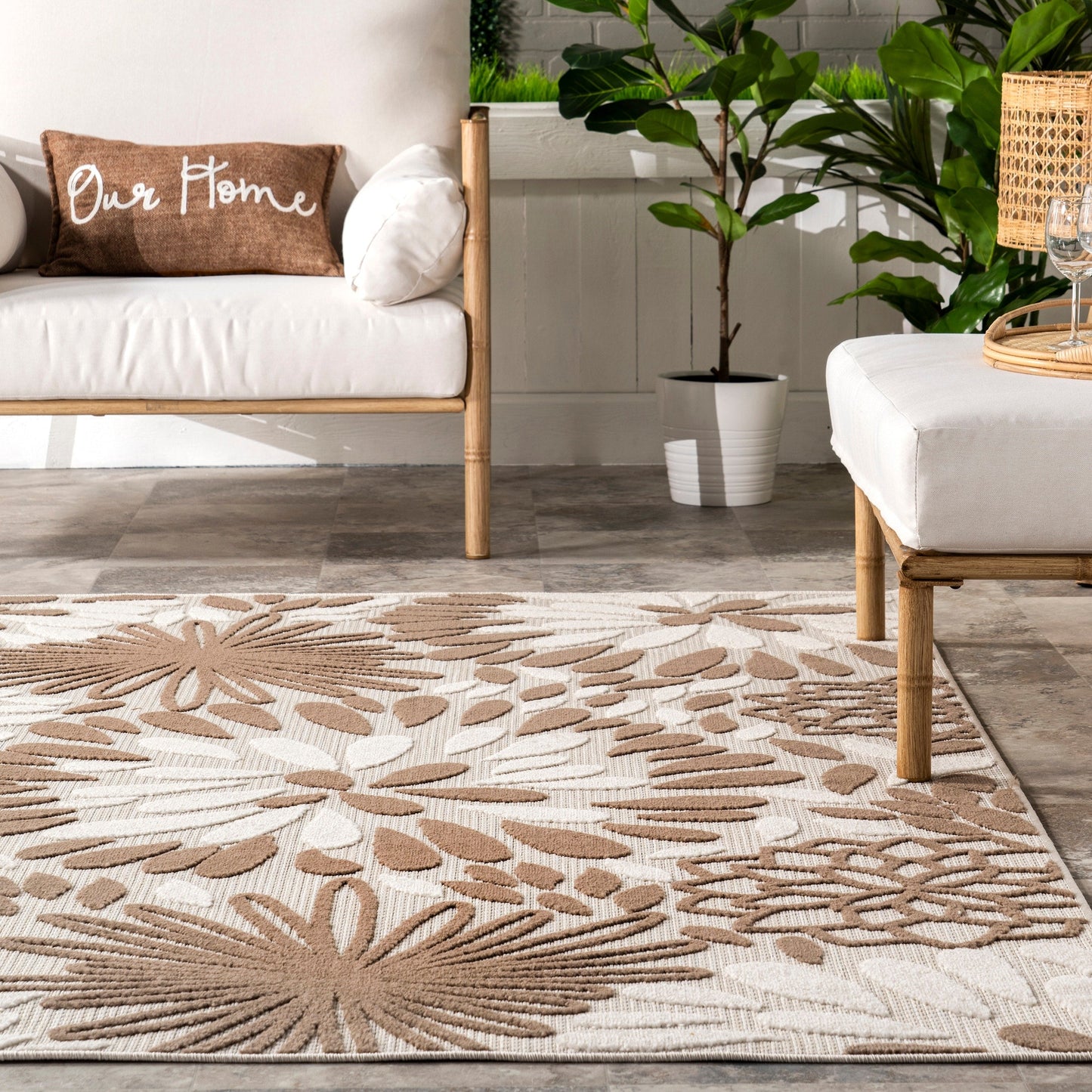 Nuloom Ronda Teppich für drinnen und draußen mit kräftigem Blumenmuster