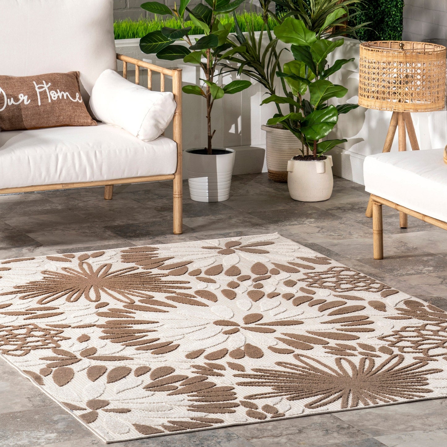 Nuloom Ronda Teppich für drinnen und draußen mit kräftigem Blumenmuster