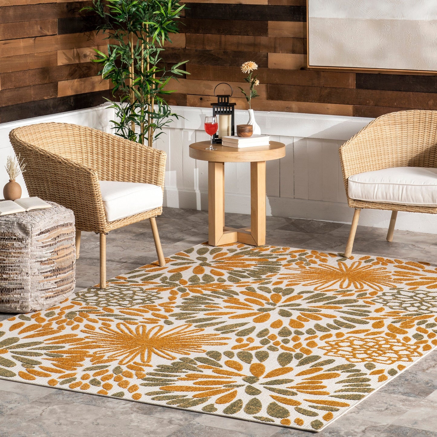 Nuloom Ronda Teppich für drinnen und draußen mit kräftigem Blumenmuster