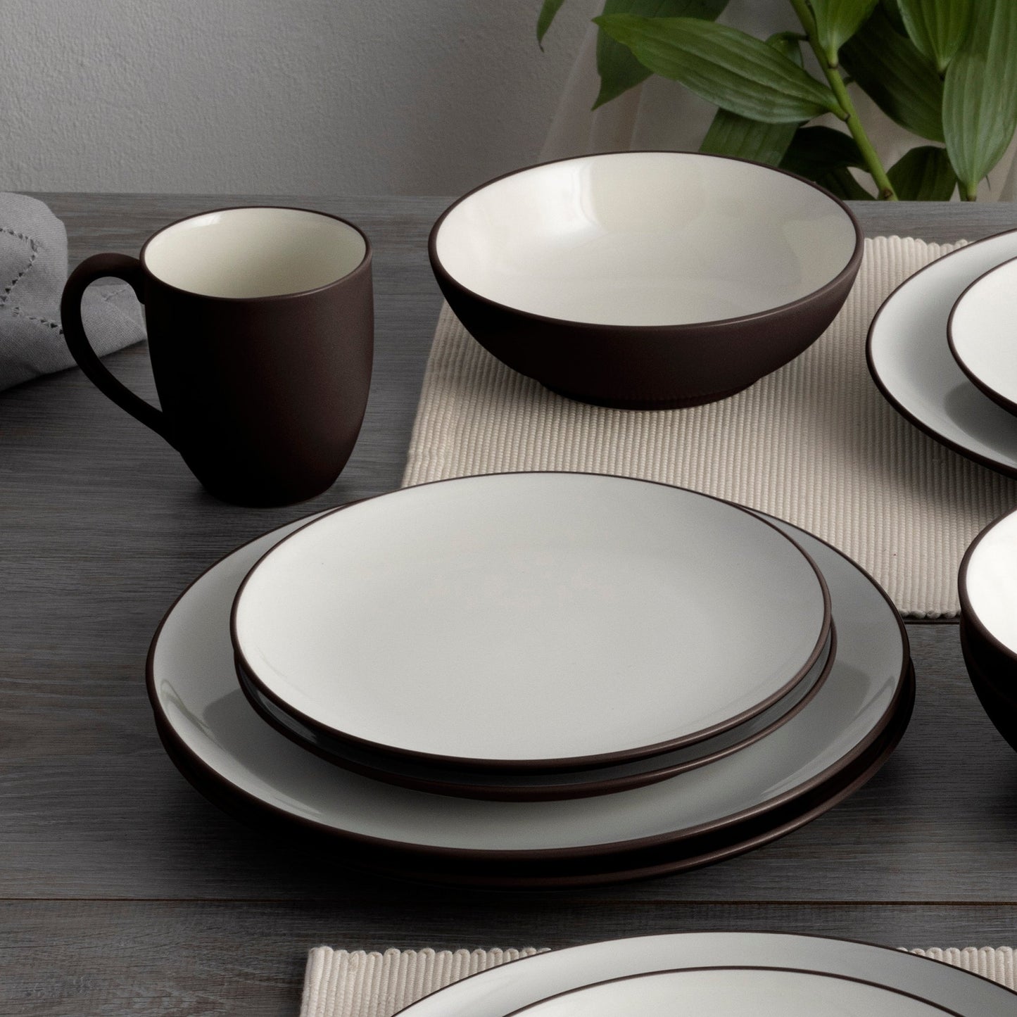 Noritake Colorwave 16-teiliges Coupe-Geschirrset, Service für 4