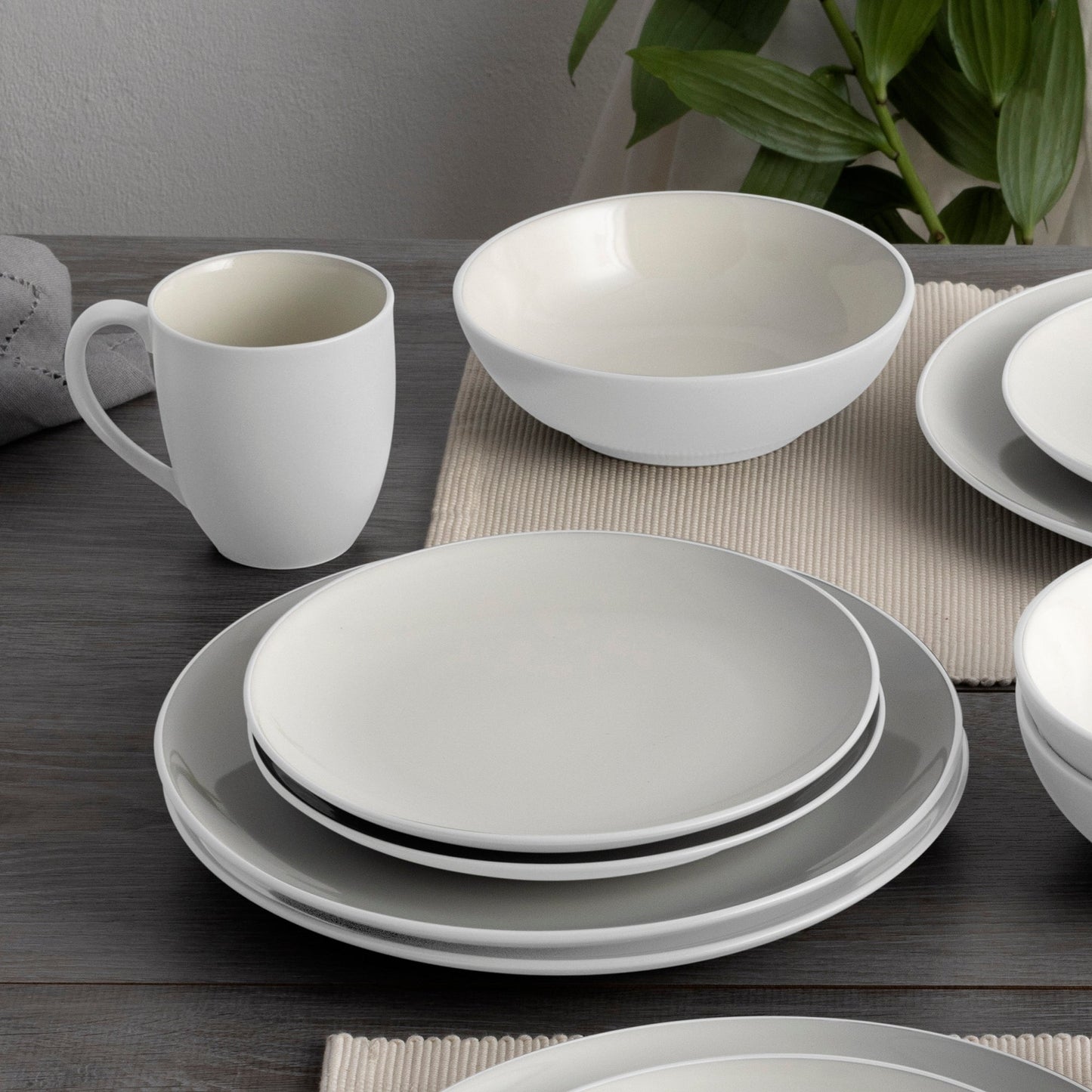 Noritake Colorwave 16-teiliges Coupe-Geschirrset, Service für 4
