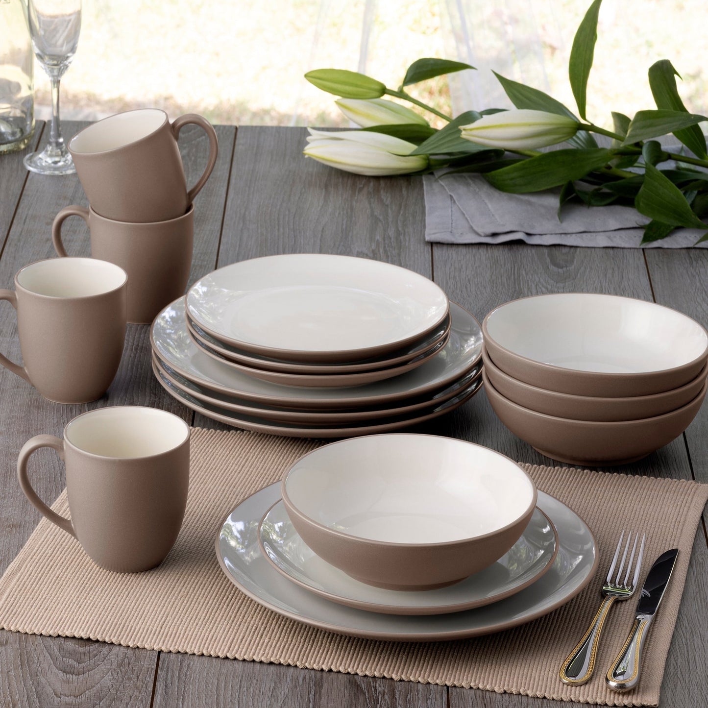 Noritake Colorwave 16-teiliges Coupe-Geschirrset, Service für 4