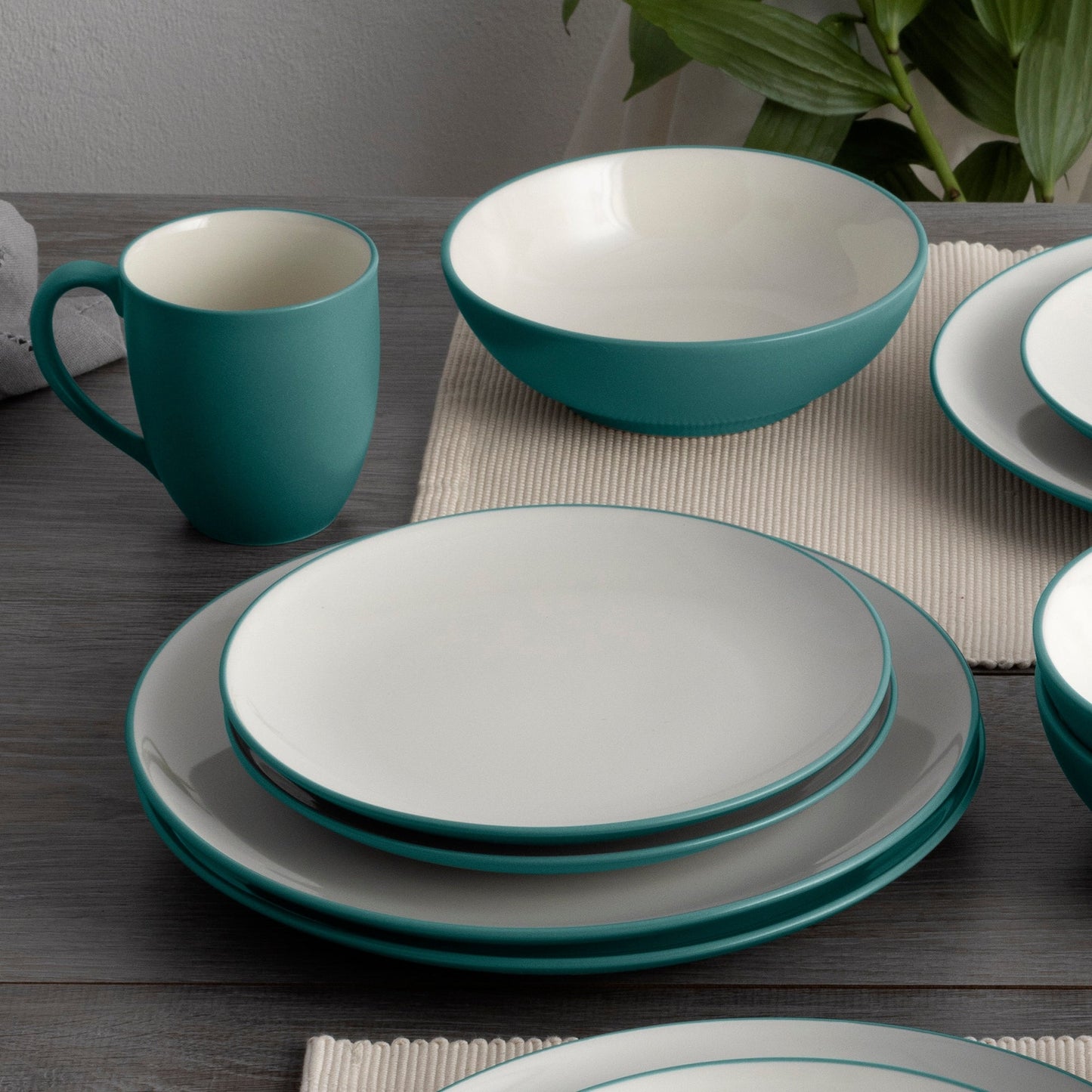 Noritake Colorwave 16-teiliges Coupe-Geschirrset, Service für 4