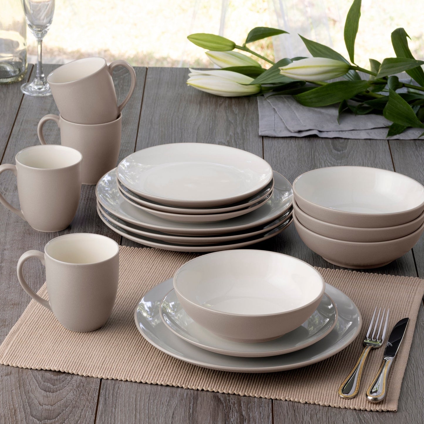 Noritake Colorwave 16-teiliges Coupe-Geschirrset, Service für 4
