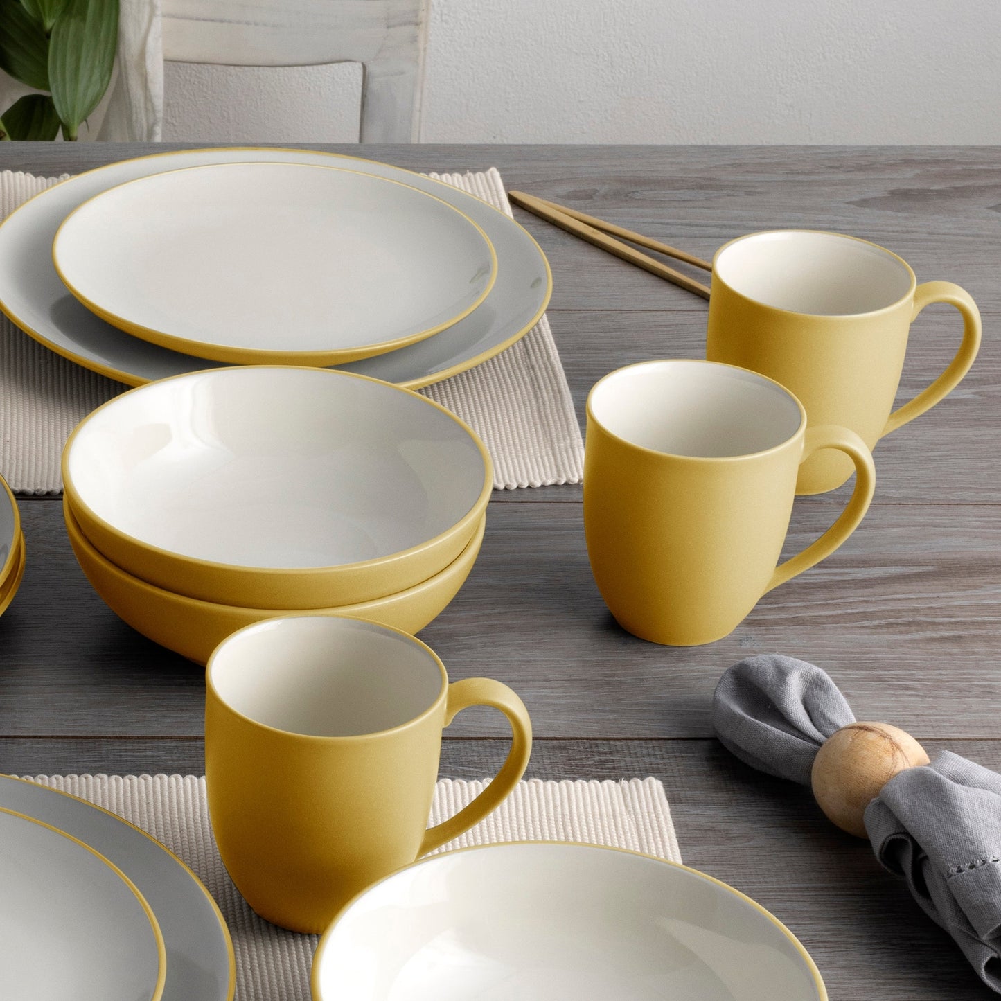 Noritake Colorwave 16-teiliges Coupe-Geschirrset, Service für 4