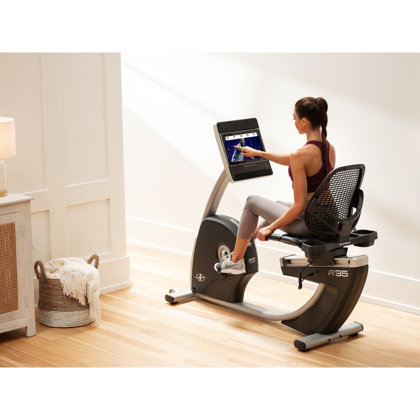 NordicTrack Commercial Series R35; iFIT-fähiges Liegeergometer mit 14-Zoll-Touchscreen