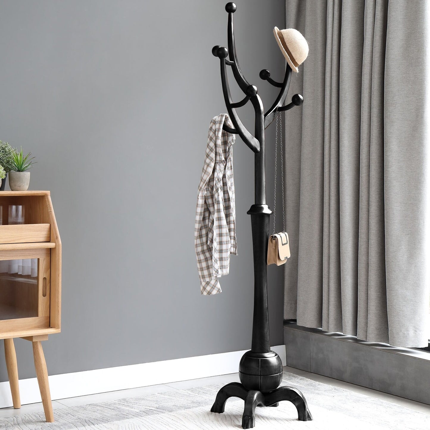 Freistehende Garderobe aus Gummibaumholz in Baumzweigform mit 8 Haken – 24,5 B x 70,87 H