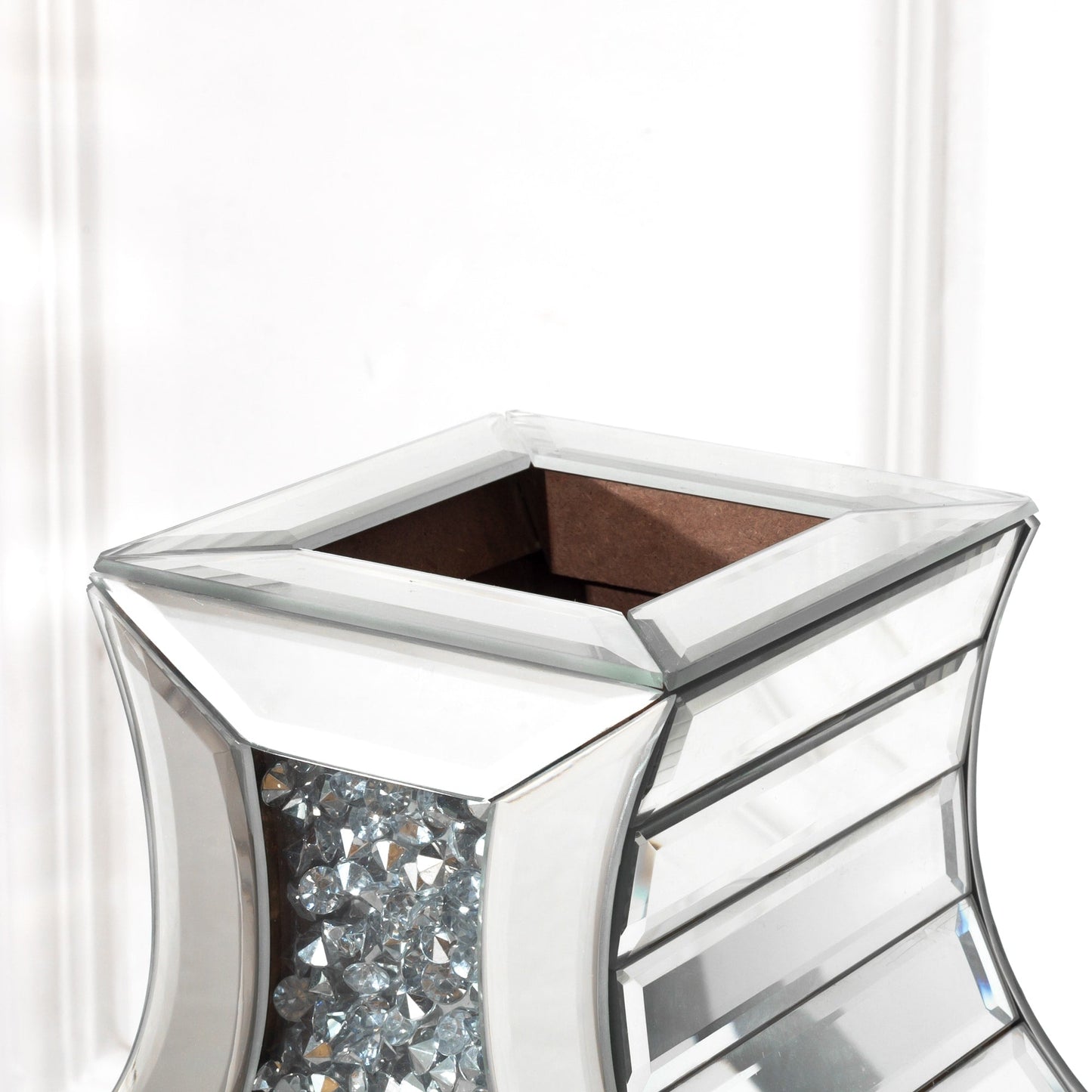 Hohe Bodenvase aus zerkleinerten Diamanten