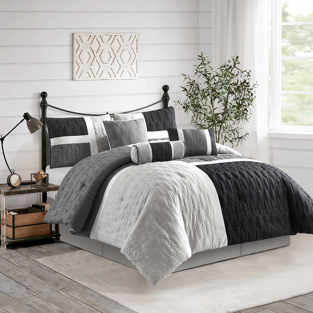Nanshing Blake 7-teiliges modernes Colorblock-Bettdeckenset