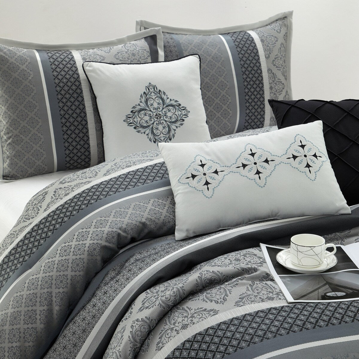 Nanshing Jensen 7-teiliges Jacquard-Bettdeckenset mit geometrischem Muster