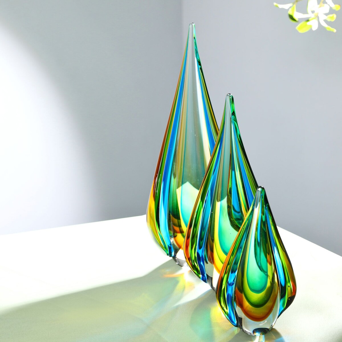 Luxury Lane, mundgeblasene Sommerso-Kunstglas-Skulptur in Tropfenform, grüne Flamme, 25,4–45,7 cm hoch