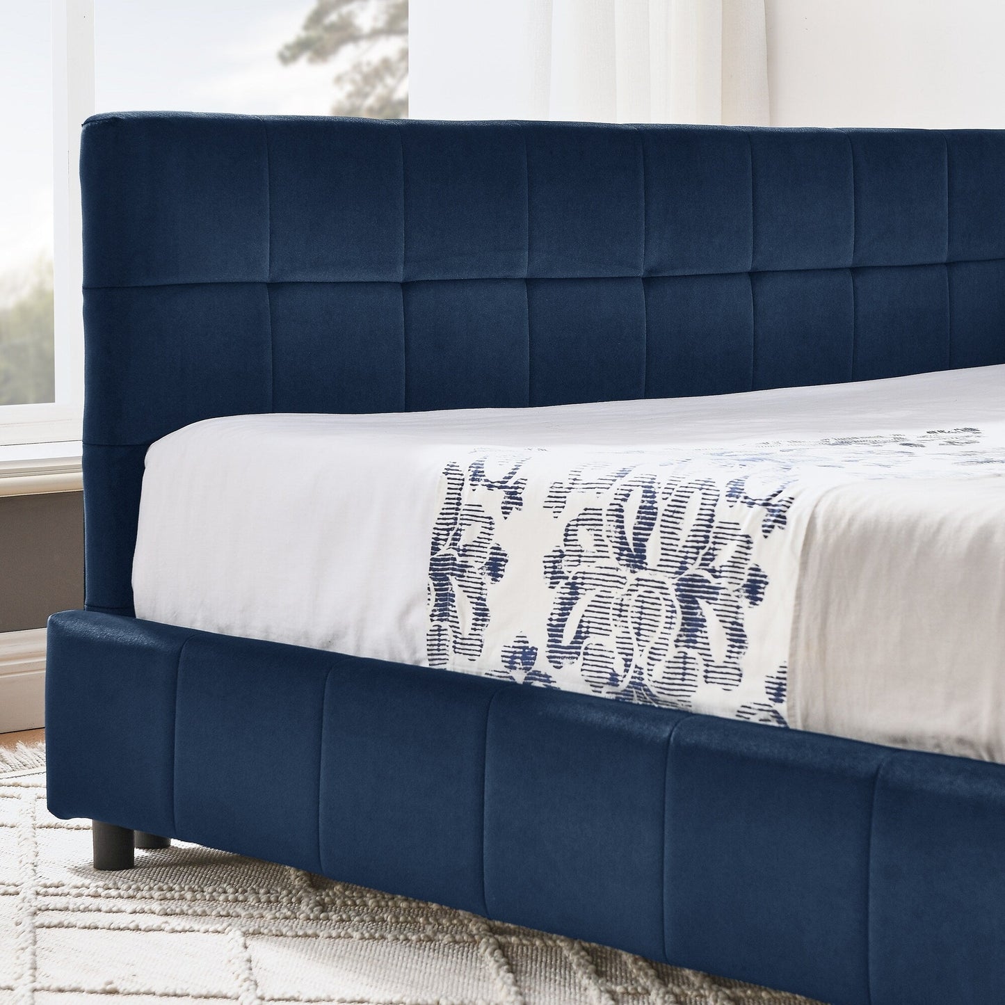 Luxury Sleeper Sofa Bed with Soft Cushion - Ultimate Comfort for Your Home