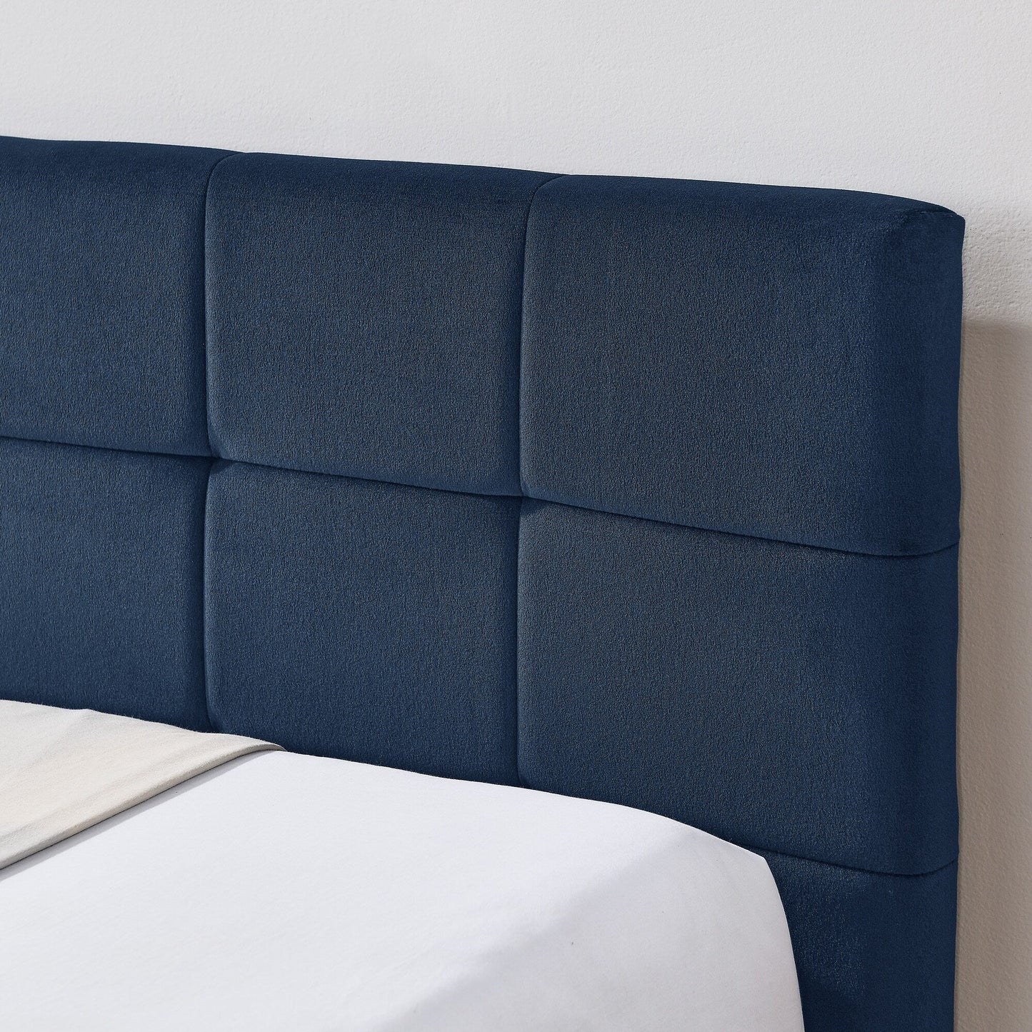 Luxury Sleeper Sofa Bed with Soft Cushion - Ultimate Comfort for Your Home