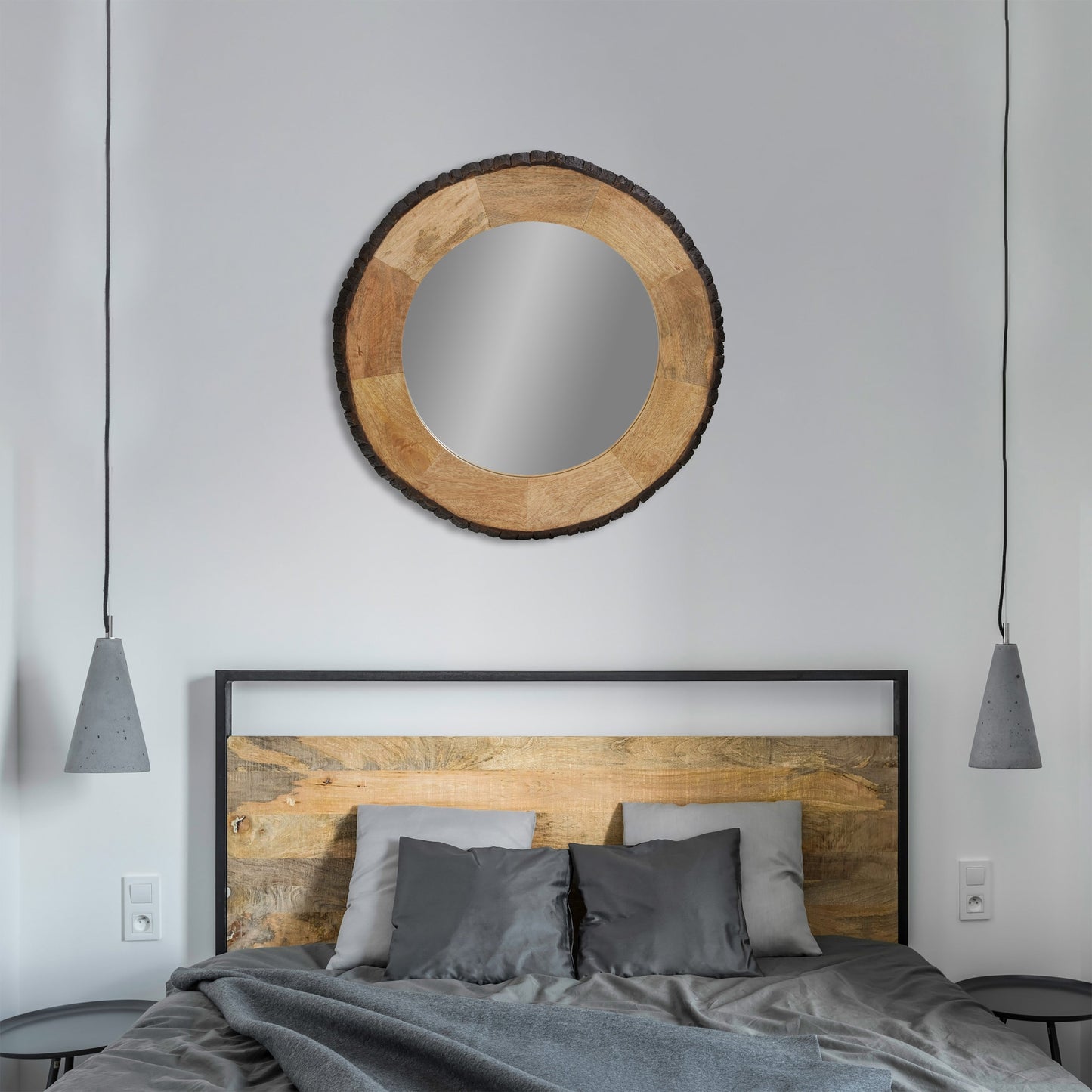 Runder Wandspiegel Meredith aus Holz mit natürlicher Kante von River of Goods – 30,5 x 1 x 30,5