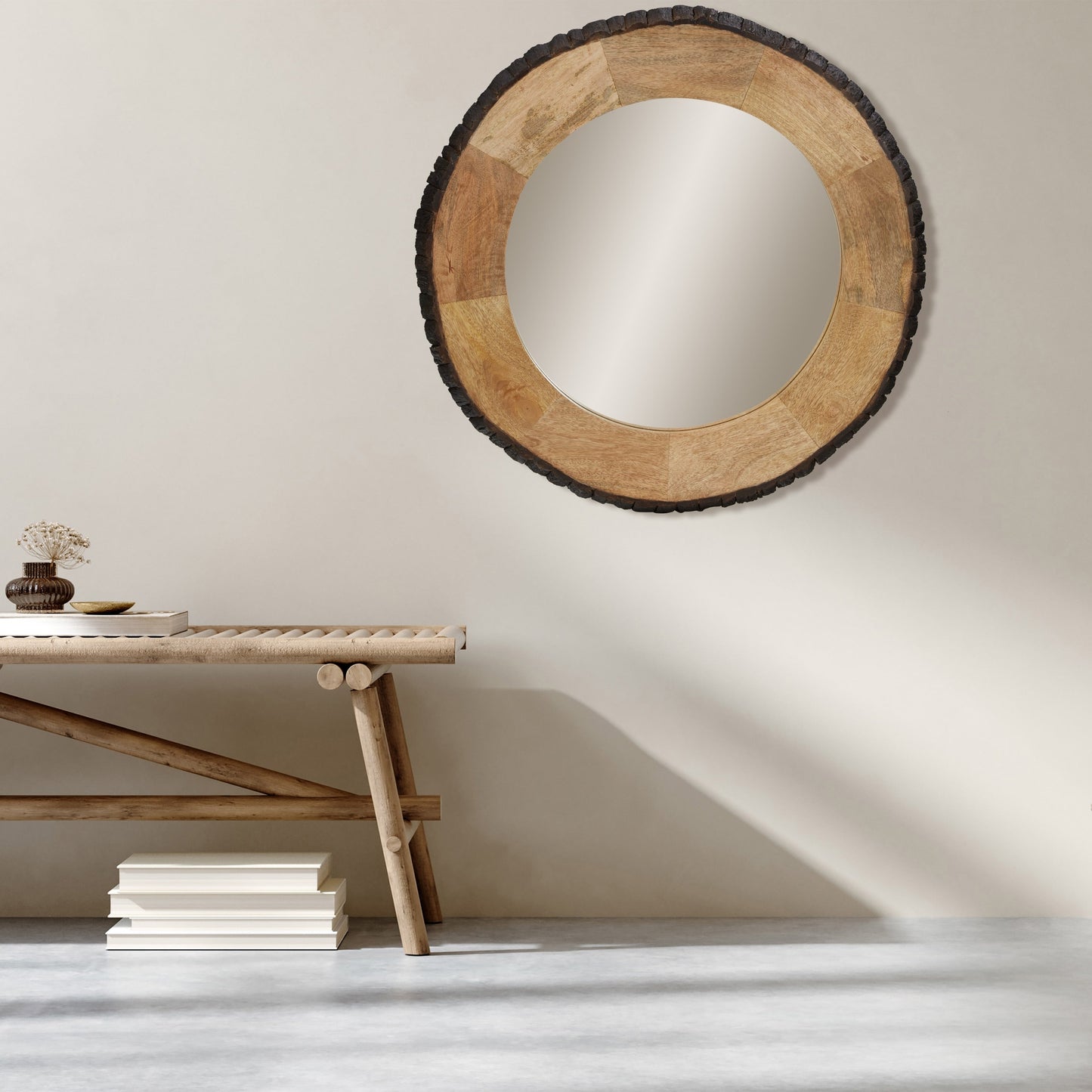 Runder Wandspiegel Meredith aus Holz mit natürlicher Kante von River of Goods – 30,5 x 1 x 30,5