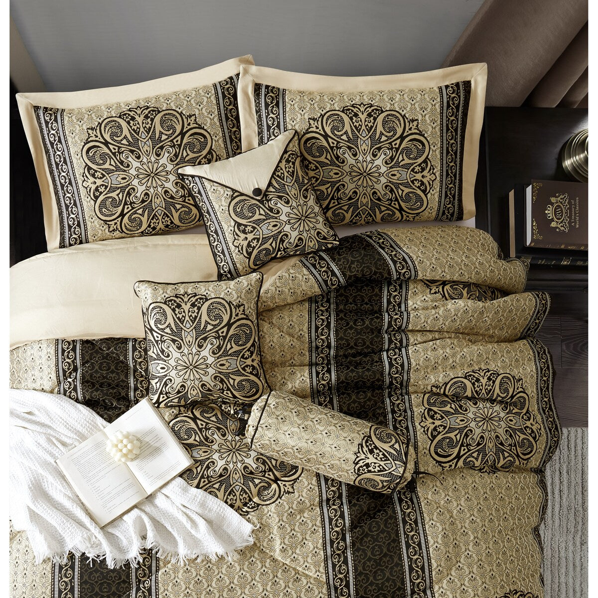 Nanshing Prince 7-teiliges elegantes Medaillon-Bettdeckenset