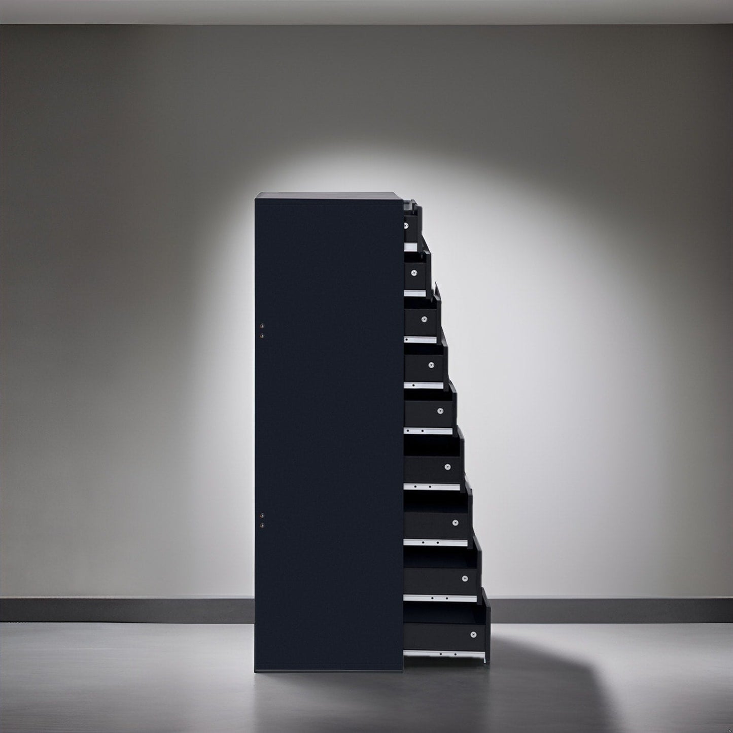 Schmaler Holzschrank mit 9 Schubladen, leichtgängigen Schubladen und oberem Ablagefach