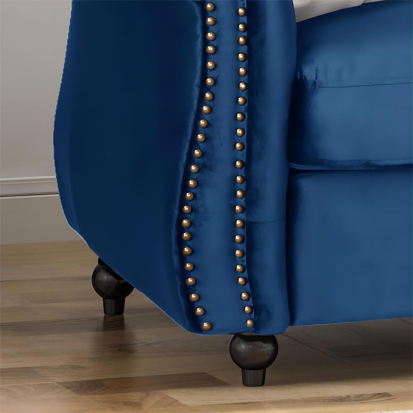 Marineblaues Chesterfield 84,75 knopfgetuftetes 3-Sitzer-Sofa mit Nagelköpfen und Holzbeinen für das Wohnzimmer
