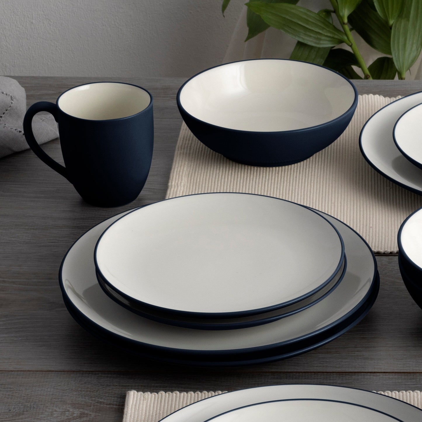 Noritake Colorwave 16-teiliges Coupe-Geschirrset, Service für 4