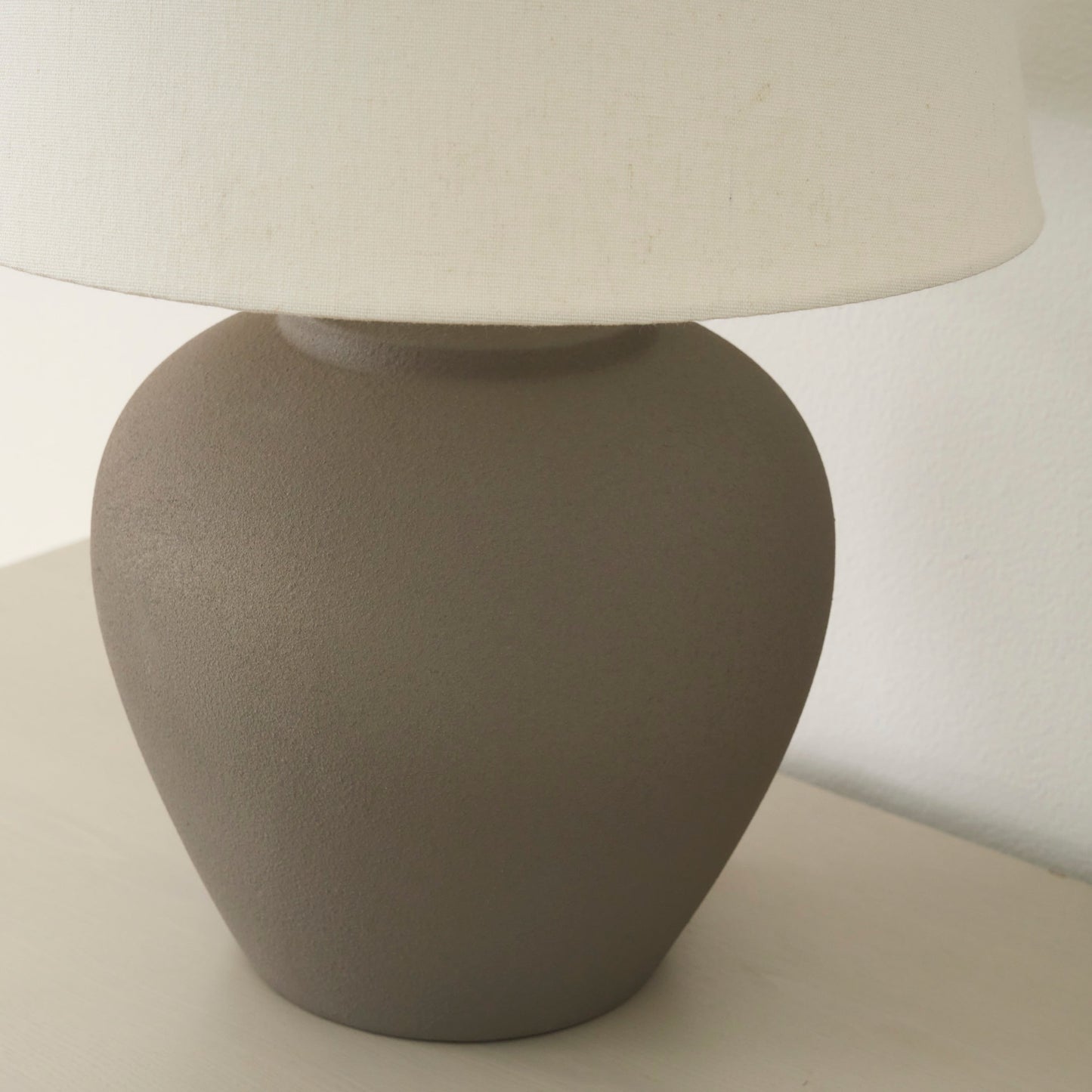 Nourison 20 Rustikale Keramiktopf-Tischlampe