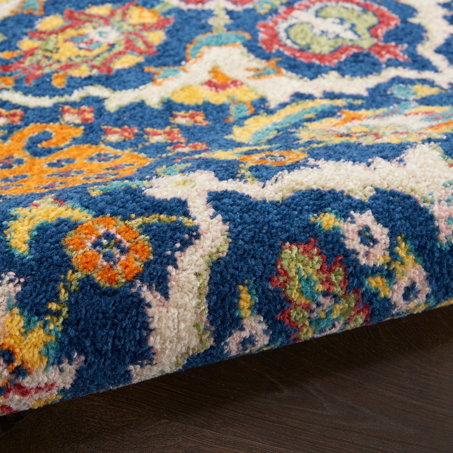 Nourison Allur Moderner Boho-Teppich mit Blumenmedaillon