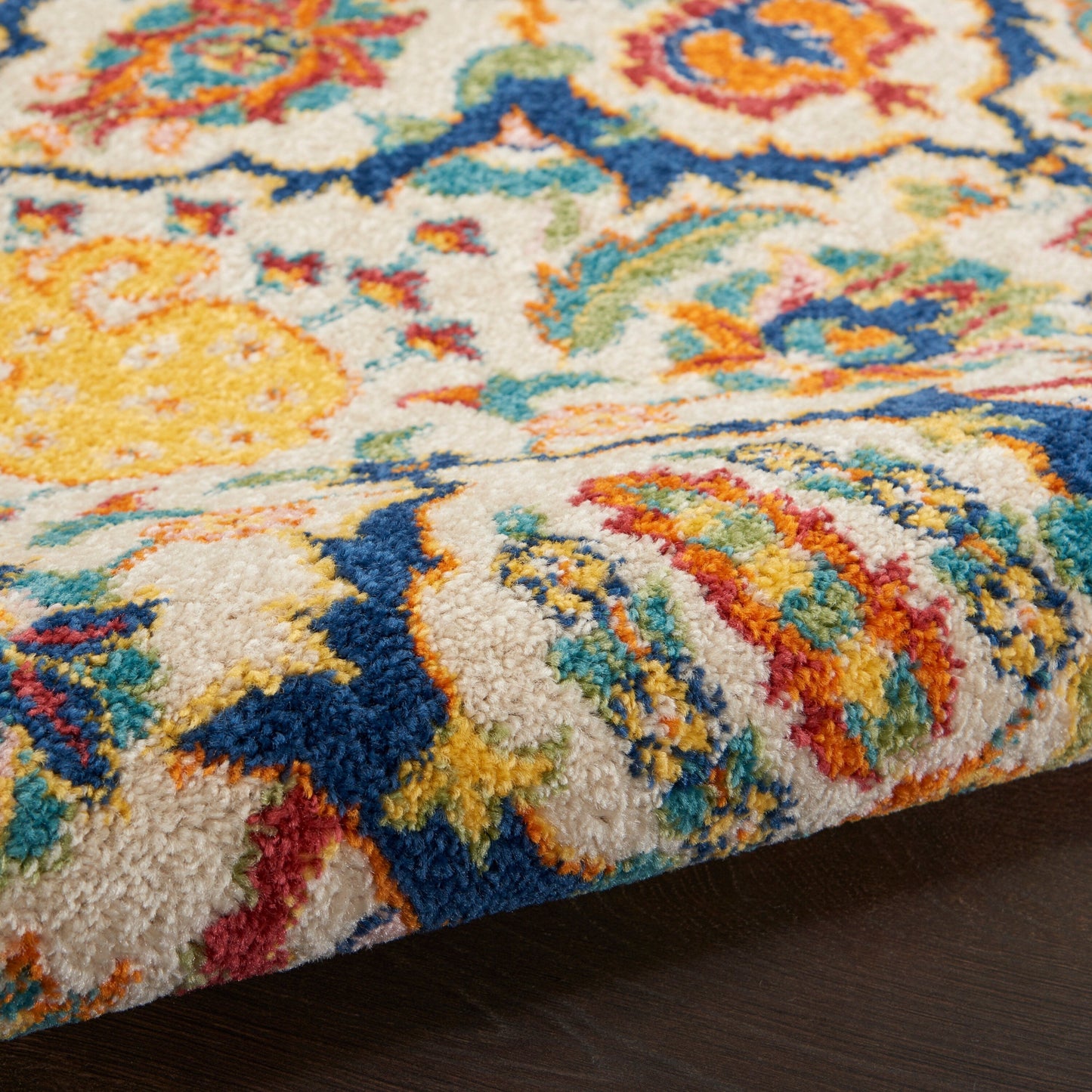 Nourison Allur Moderner Boho-Teppich mit Blumenmedaillon