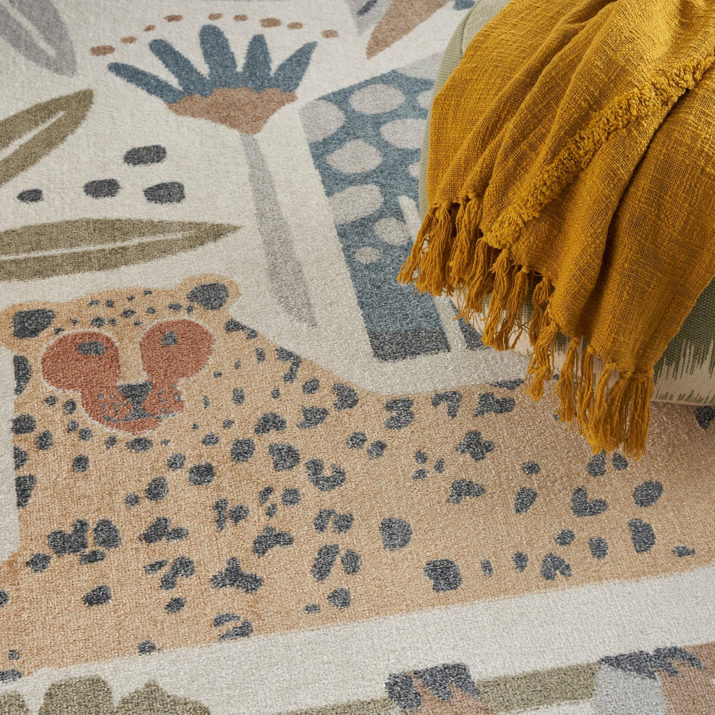 Nourison Astra – maschinenwaschbarer Teppich mit Tiermuster