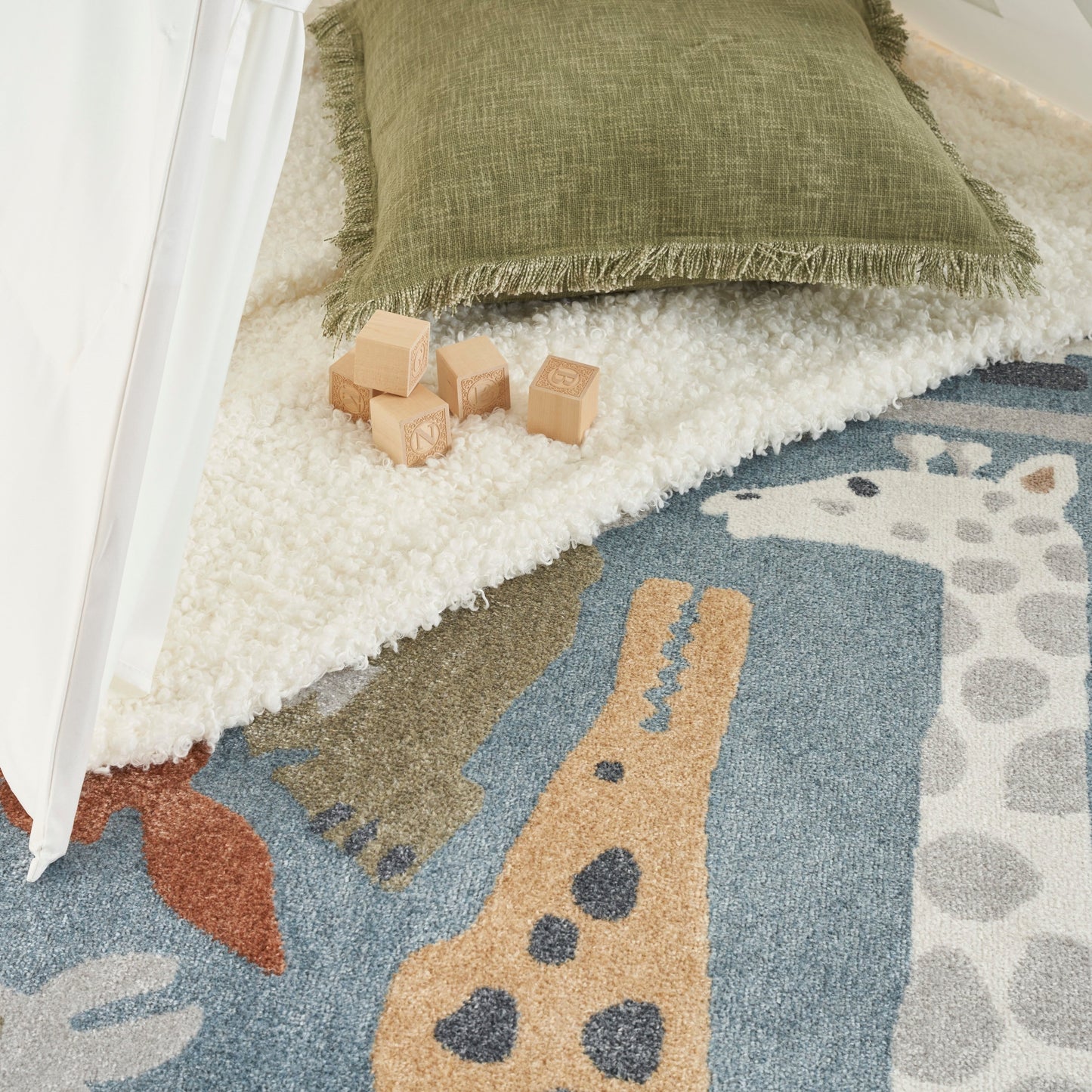 Nourison Astra – maschinenwaschbarer Teppich mit Tiermuster