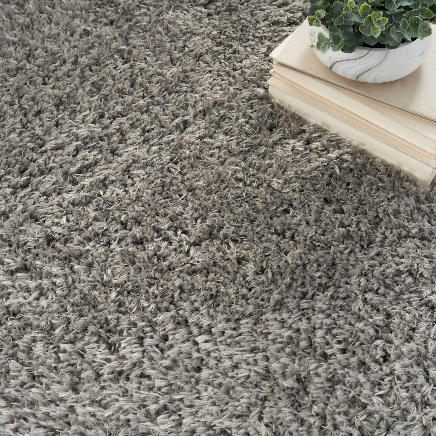 Nourison Lush Shag Moderner, massiver Shag-Teppich