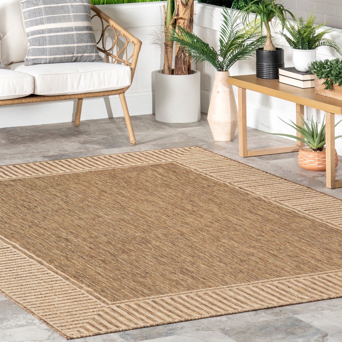 Nuloom Leah Classic Bordered Indoor/Outdoor-Teppich