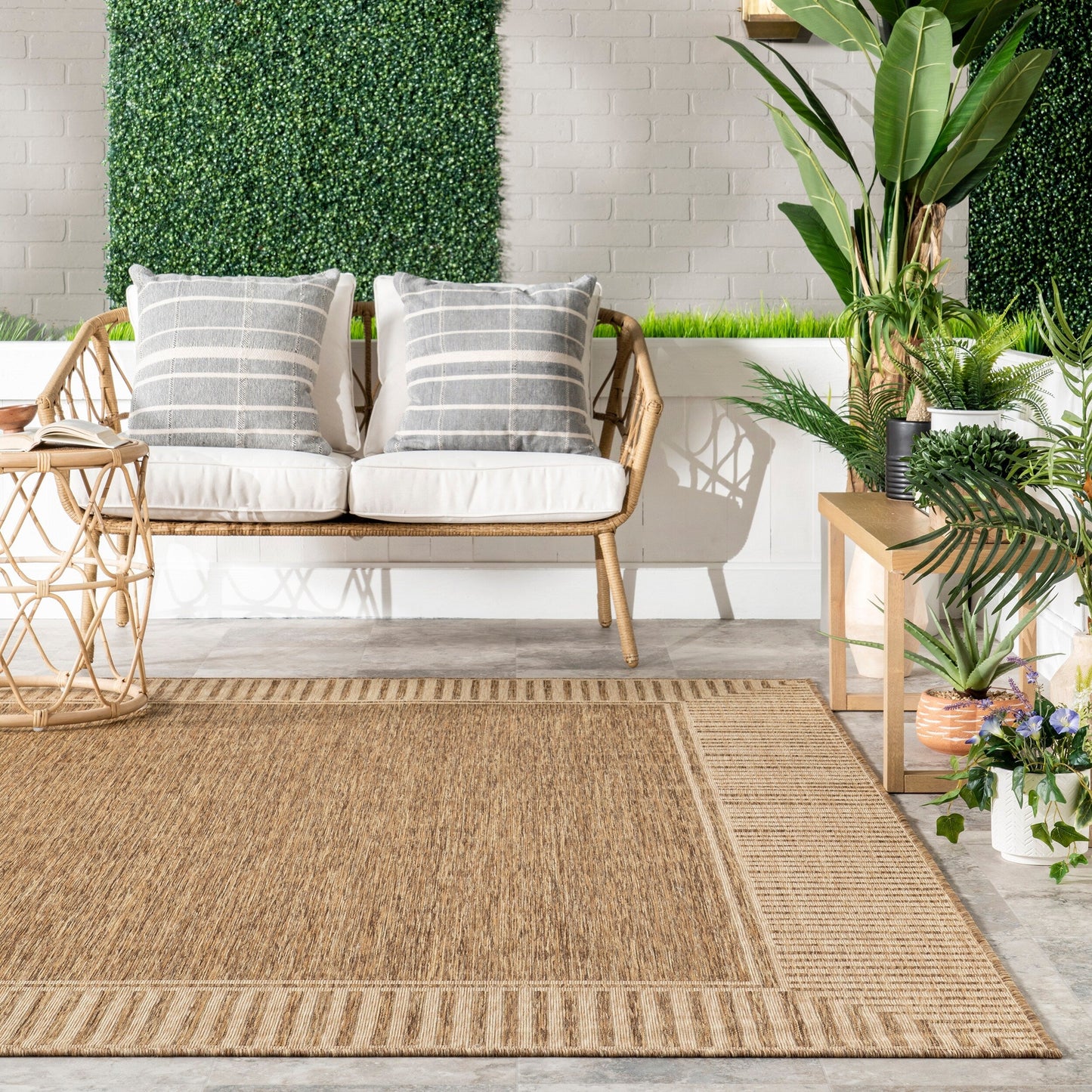 Nuloom Leah Classic Bordered Indoor/Outdoor-Teppich