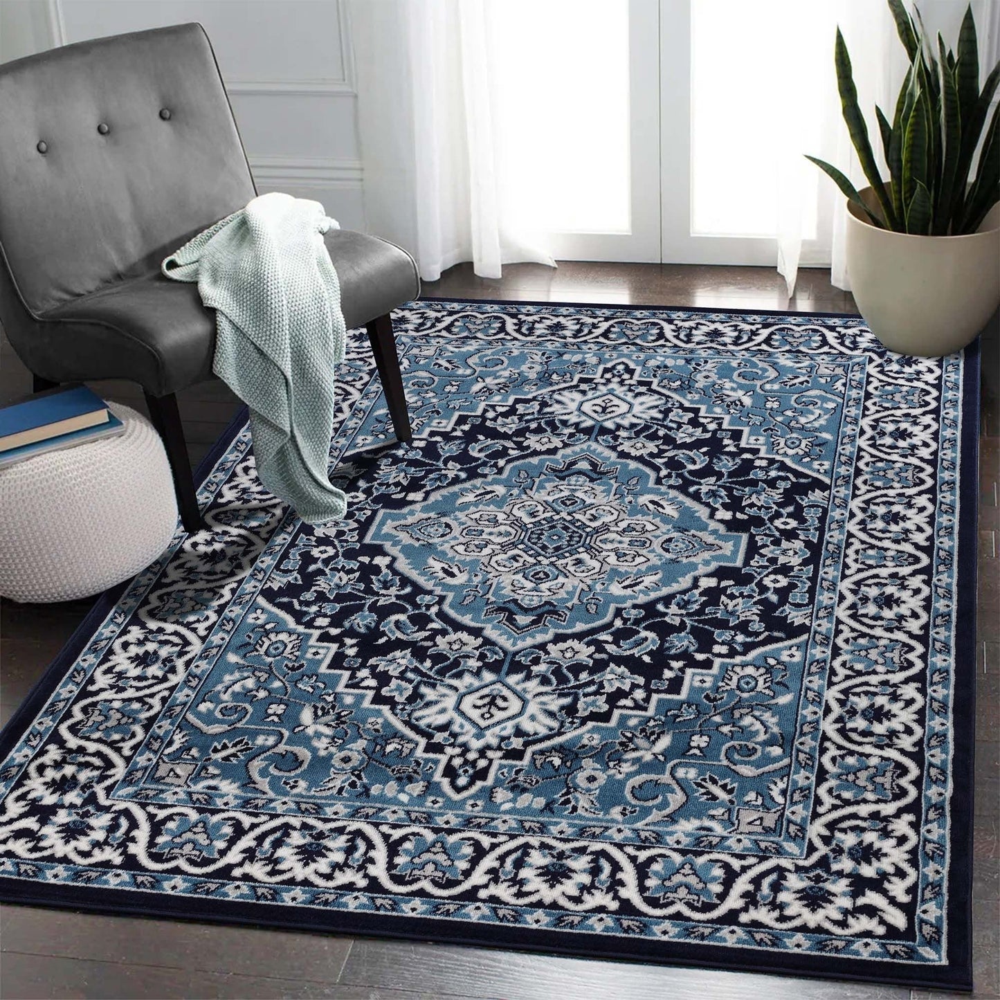Hochwertiger Teppich Glendale mit Blumenmedaillon für den Innenbereich