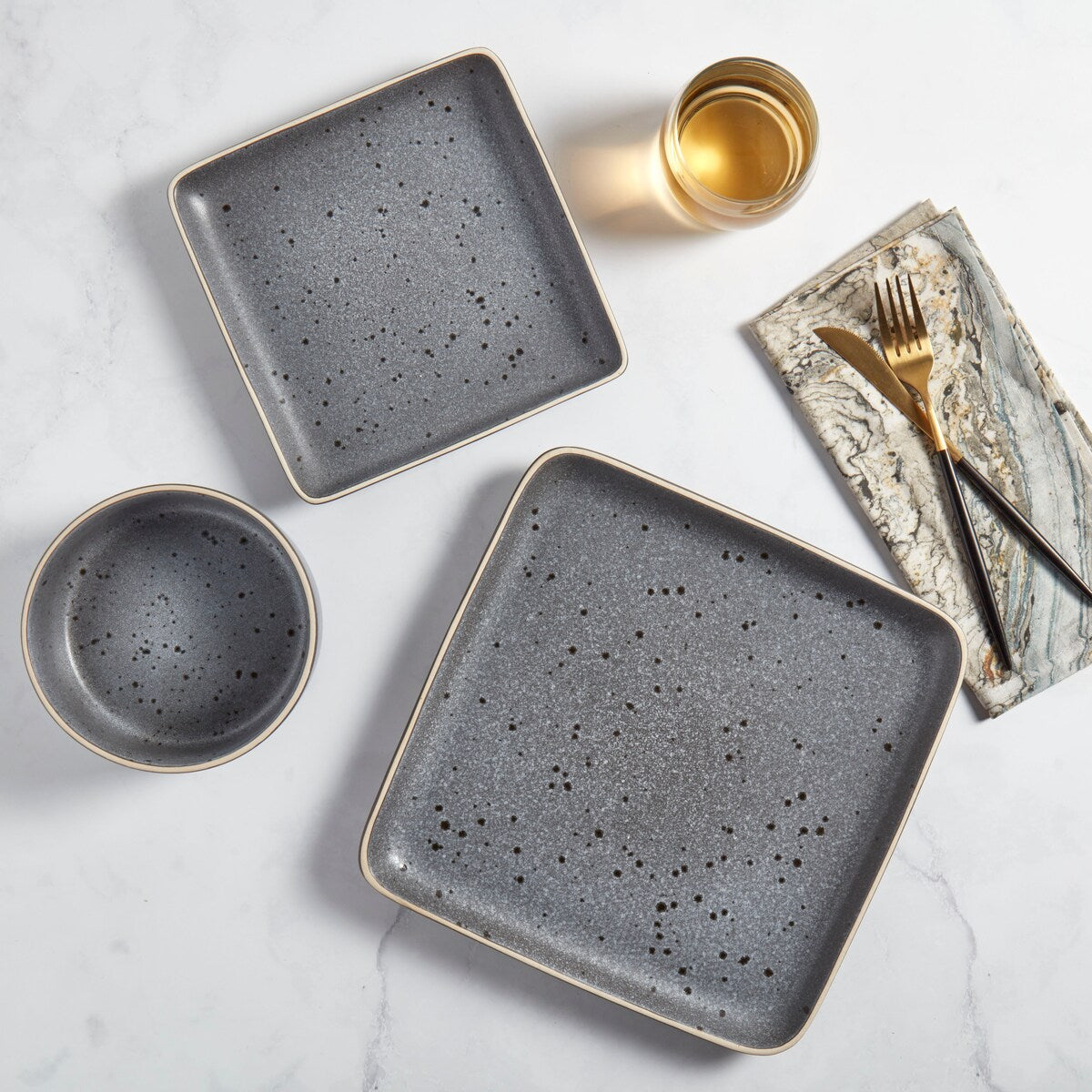 Tabletops Gallery 12-teiliges quadratisches Geschirrset „Madison Grey“